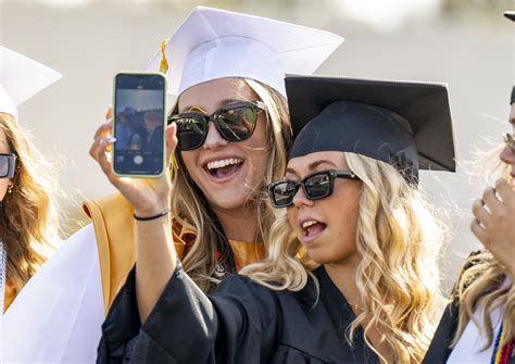 The best graduation 2022 photos from Huntington Beach High.